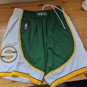 Mitchell and Ness Swingman Shorts Seattle M